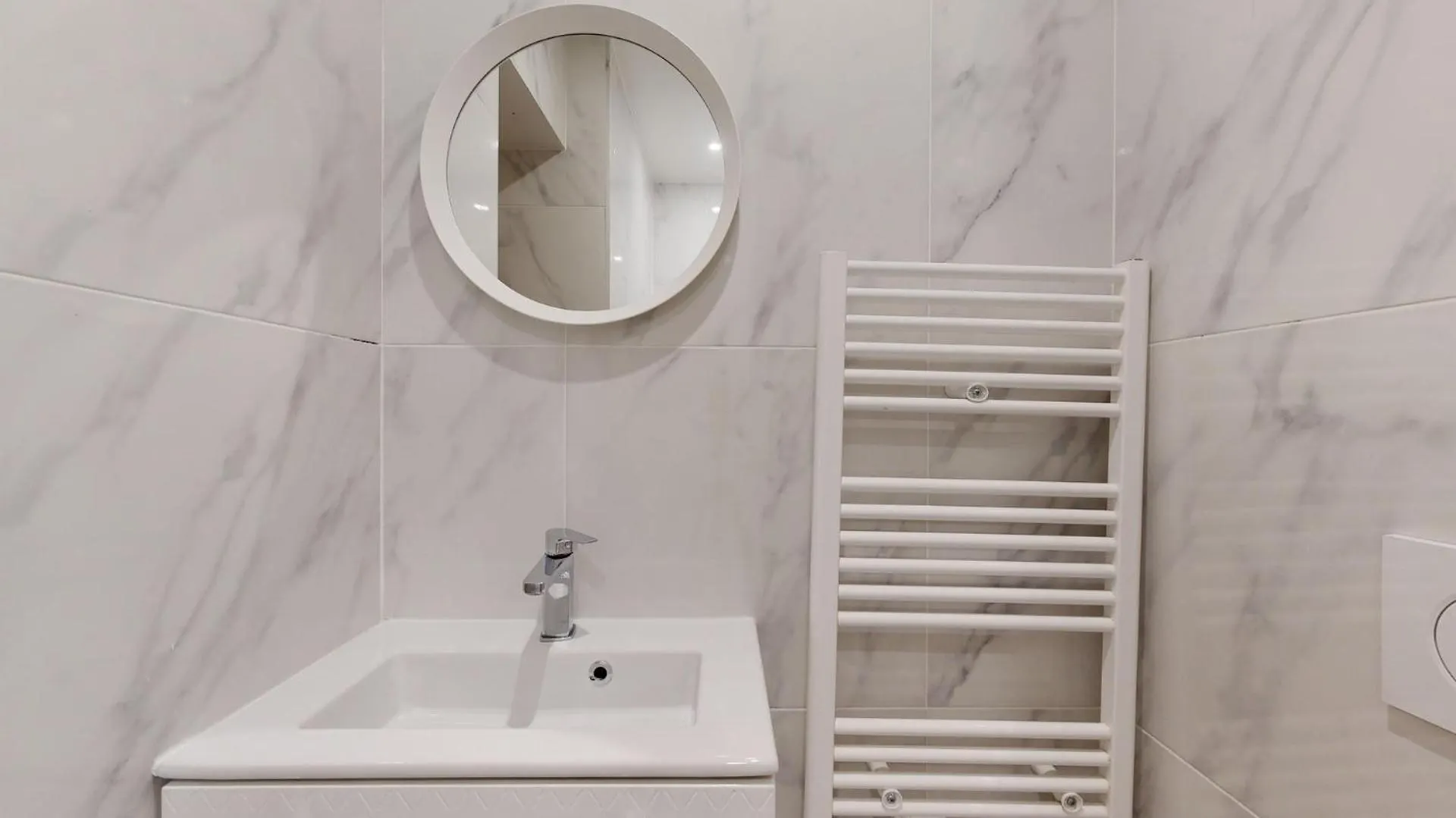 Bluestay 151- Charmant A Paris